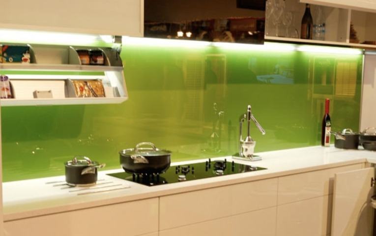 Realizácia sklenených kuchynských zásten